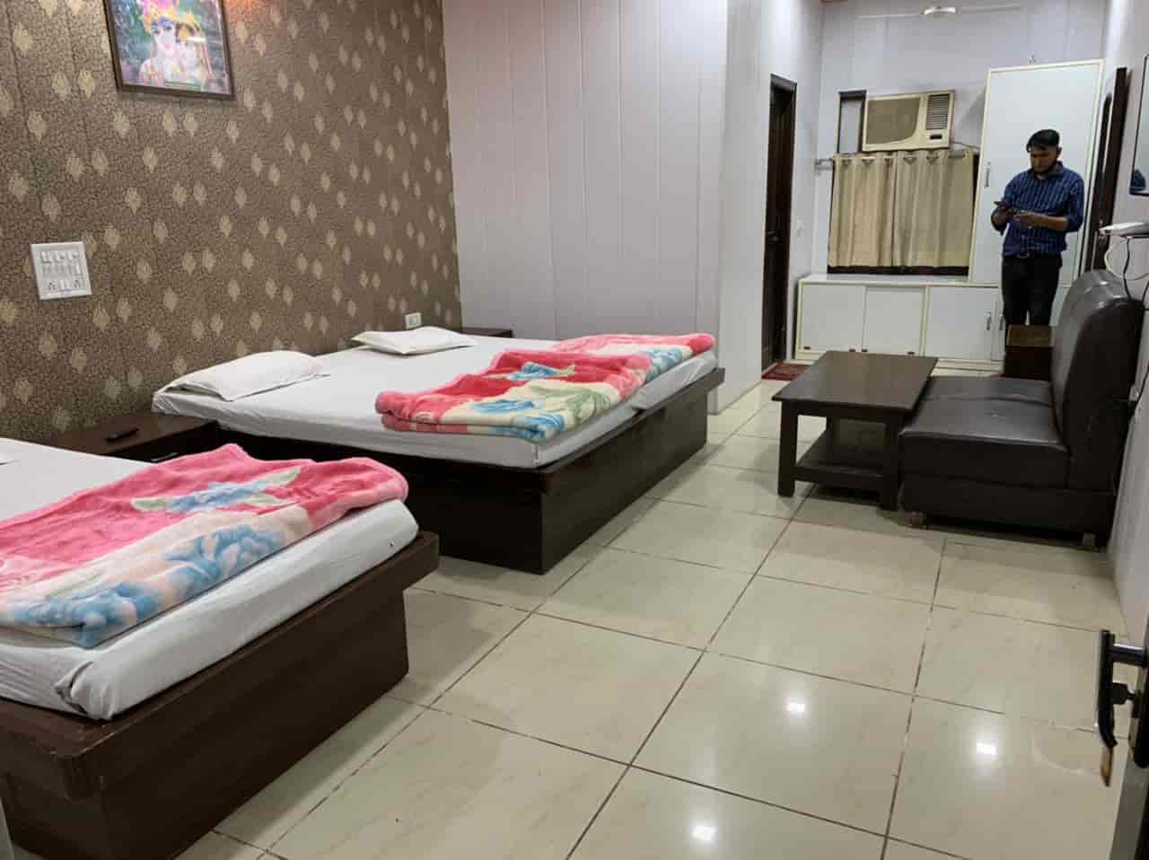 WhatsApp Image 2025-10-20 at 23.04.53_a1df2936